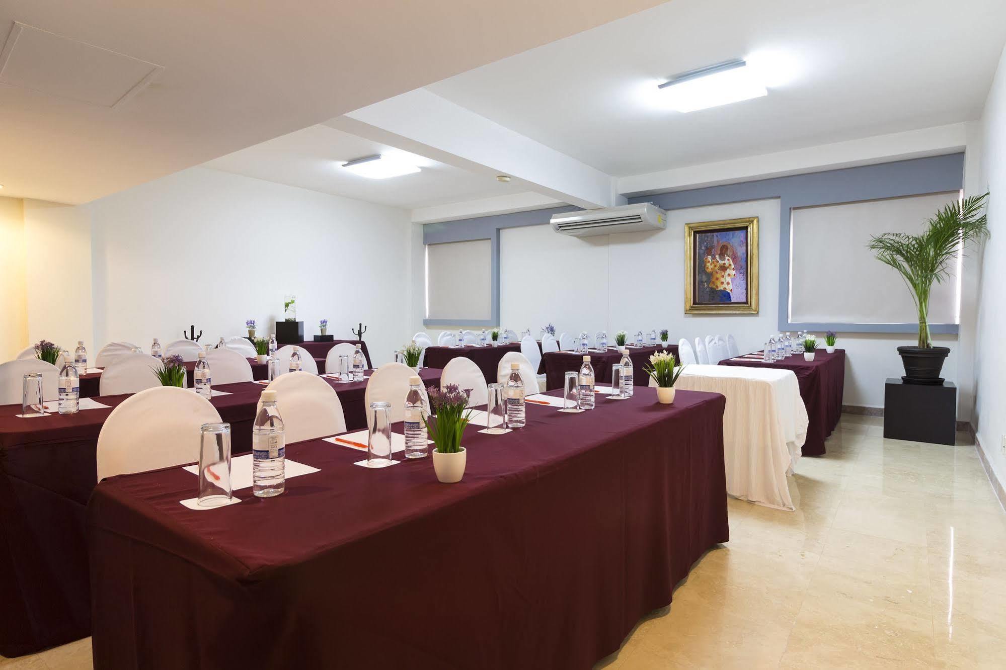 Imperio De Angeles Executive Leon Poliforum Екстер'єр фото
